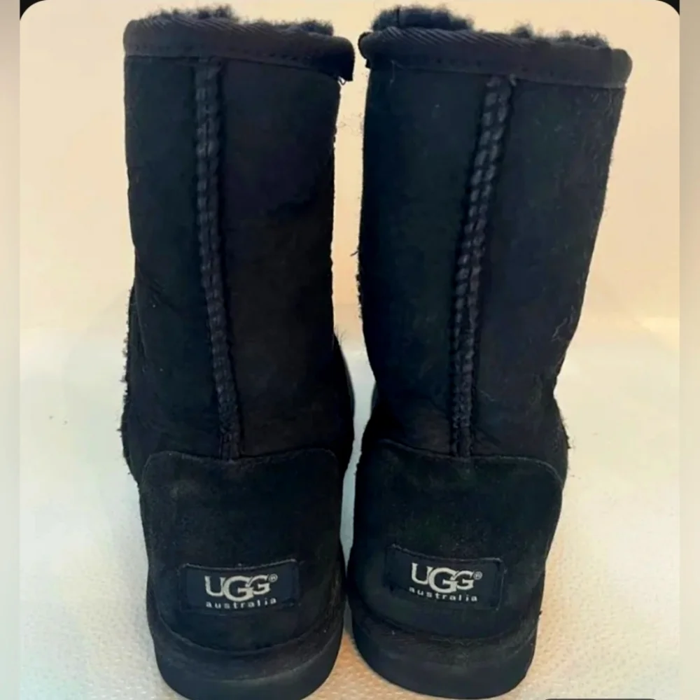 UGG Australia Womens Classic Short 1005093 Black Leather Winter Boots Size 7_2